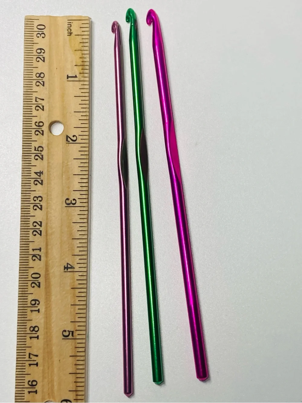 Set of‎ 3 Metallic Crochet Hooks - Pink 3.5mm, Green 4.0mm, Hot Pink 4.5mm